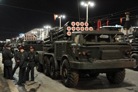 Nükleer füzeler 9 Mayıs provası için Kızıl Meydan’da