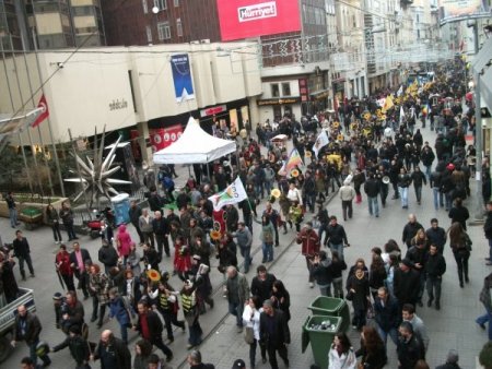 Nükleere Karşı İnsan Zinciri Oluşturdular (2)