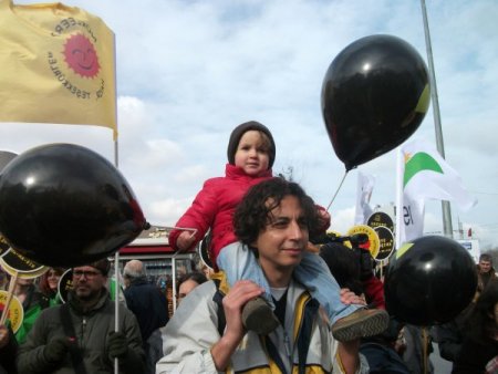 Nükleere Karşı İnsan Zinciri Oluşturdular