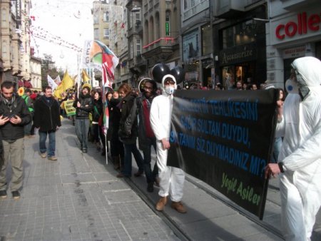 Nükleere Karşı İnsan Zinciri Oluşturdular