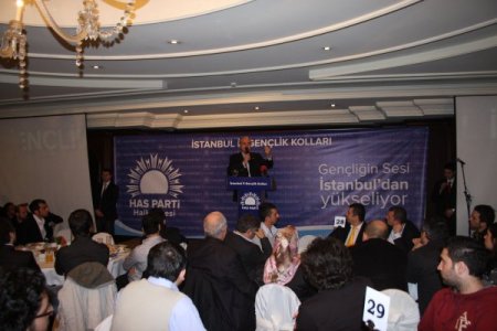 Numan Kurtulmuş: Gençler Siyasetten Uzak Tutuluyor