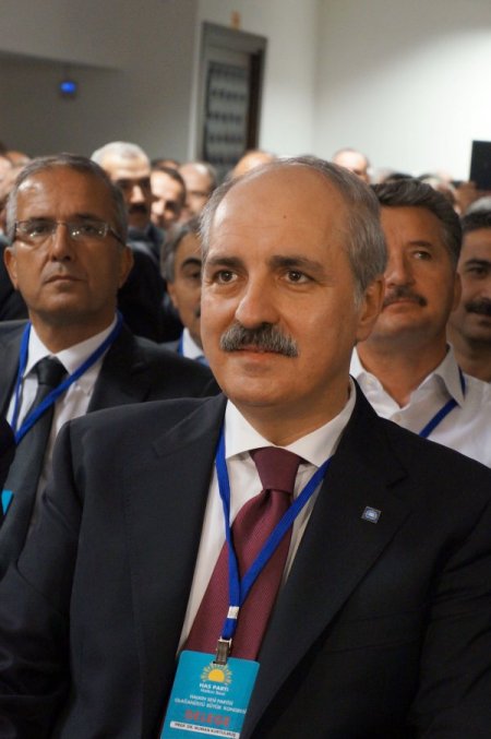 Numan Kurtulmuş: Şan peşinde değiliz, değerlerimizi kostüm gibi çıkarmayacağız