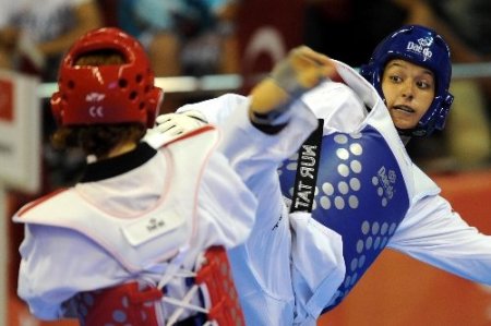 Nur Tatar, Faslı rakibi El Meslahy'yi 10-4 yenerek altın madalya kazandı