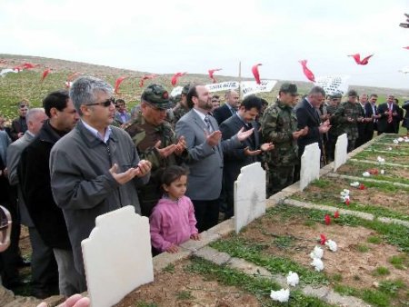 Nusaybin Açıkyol Köyünde Pkk'nın 23 Yıl Önce Katlettiği 6'sı Çocuk 8 Kişi Anıldı