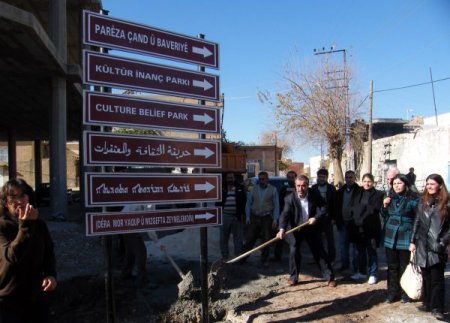 Nusaybin Belediyesi Tabelaları 5 Dile Çevirdi