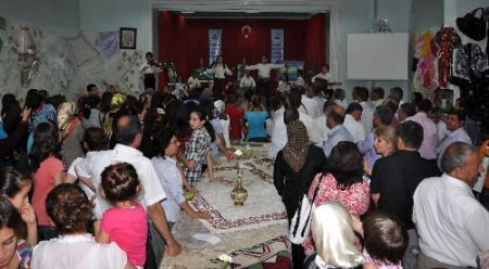 Nusaybin Halk Eğitim Merkezi Kursiyerleri Emeklerini Sergiledi