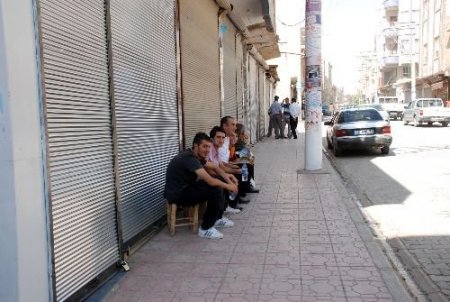 Nusaybin'de Bazı Esnaflar Dtp'liler İçin Kepenk Kapattı