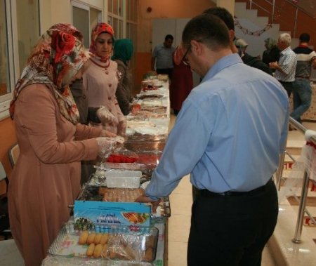 Nusaybin'de fakir öğrenciler yararına kermes düzenlendi