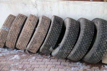 Nusaybin'de gümrük kaçağı sigara, çay ve cep telefonu ele geçirildi