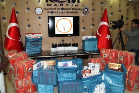 Nusaybin'de gümrük kaçağı sigara, çay ve cep telefonu ele geçirildi