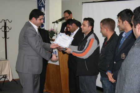 Nusaybin'de uygulamalı girişimci kursiyerleri sertifikalarını aldı