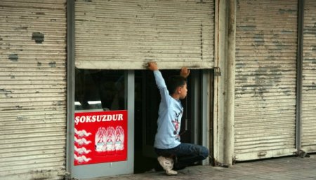 Öcalan İçin Toplanan 100 Kişilik Gruba Polis Müdahale Etti