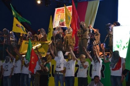 Öcalan’ın doğum günü için binlerce kişi Halfeti’ye geldi