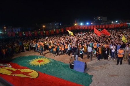 Öcalan’ın doğum günü için binlerce kişi Halfeti’ye geldi