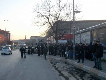 Öcalan'ın Doğum Günü İçin Urfa'ya Gitmek İsteyen Bdp’lilere Polis Engeli