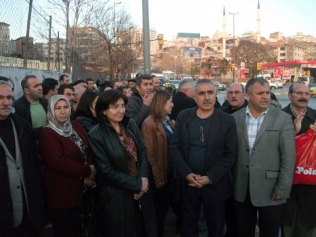 Öcalan'ın Doğum Günü İçin Urfa'ya Gitmek İsteyen Bdp’lilere Polis Engeli