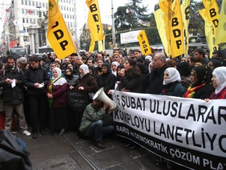 Öcalan'ın Türkiye Getirilişinin Yıl Dönümünde Bdp Milletvekilleri Eyleme Katıldı