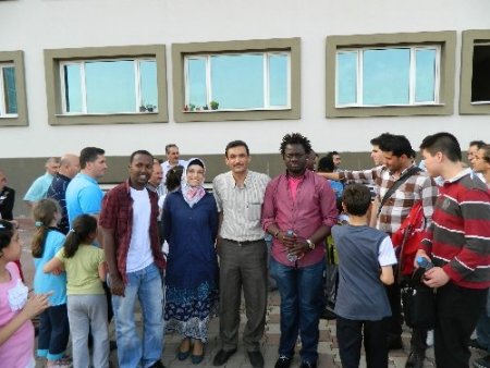 Ödemişliler Türkçe Olimpiyatları'na gelen yabancı öğrencileri şenlikle karşıladı