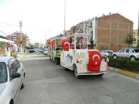 Ödemişliler Türkçe Olimpiyatları'na gelen yabancı öğrencileri şenlikle karşıladı