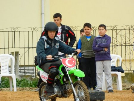 Ödemiş'te çocuklara ücretsiz motosiklet eğitimi veriliyor