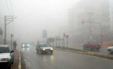 Ödemiş'te yoğun sis günlük hayatı olumsuz etkiliyor