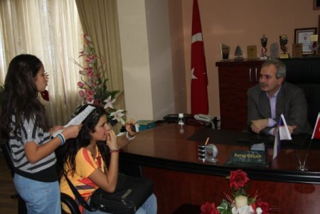 Ödevleri için Başkan Özgan ile röportaj yaptılar