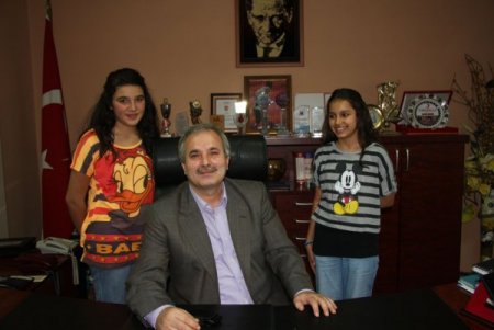 Ödevleri için Başkan Özgan ile röportaj yaptılar