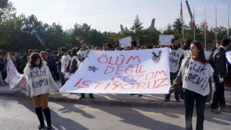 ODTÜ önünde açlık grevi protestosu