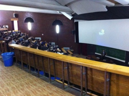 ODTÜ'de öğrenciler derslere giriyor