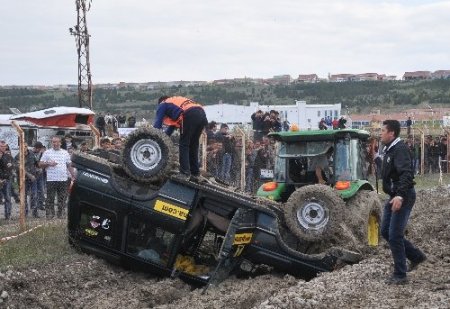 Off Road yarışları nefes kesti