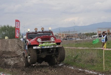 Off Road yarışları nefes kesti