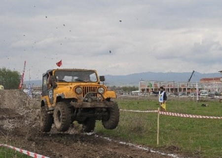 Off Road yarışları nefes kesti