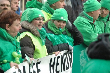 Öfkeli çalışanlar: Sosyalist başbakan, liberalleri çok dinliyor