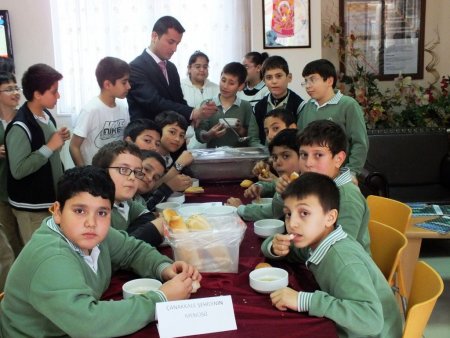 Öğle yemeğinde Çanakkale kahramanlarını andılar