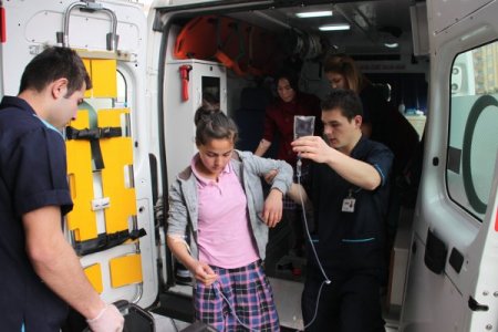 Öğle yemeğinden zehirlendikleri iddia edilen 36 öğrenci tedavi altına alındı