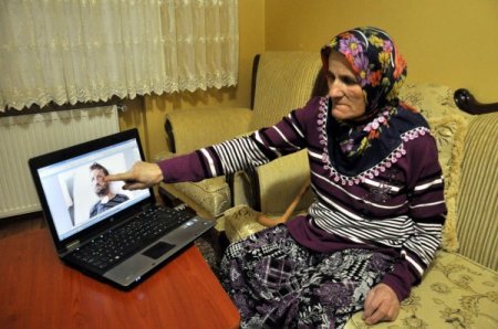 Oğlu Uğur Acar'ın Yeni Yüzünü İnternetten Gördü