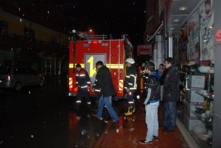 Oğluna Kızdı Arabasını Yaktı