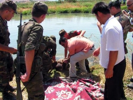 Oğlunu Kurtarmaya Çalışan Baba Da Boğuldu