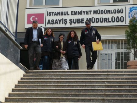 Oğlunu öldüren kadın adliyeye sevk edildi