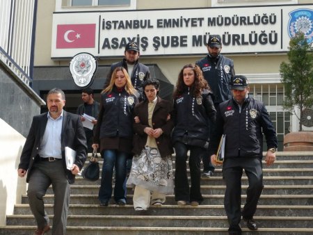 Oğlunu öldüren kadın adliyeye sevk edildi