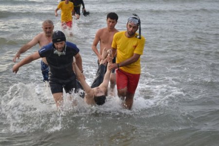 Oğlunun Cansız Bedenini Gazetecinin Fotoğraf Makinesinde Gördü