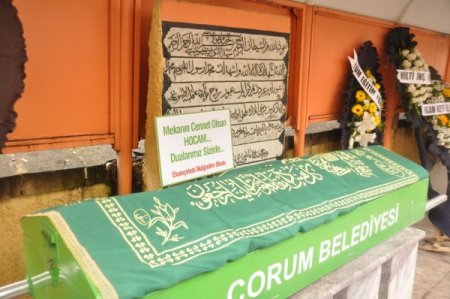 Oğlunun cenaze namazını kıldırdı