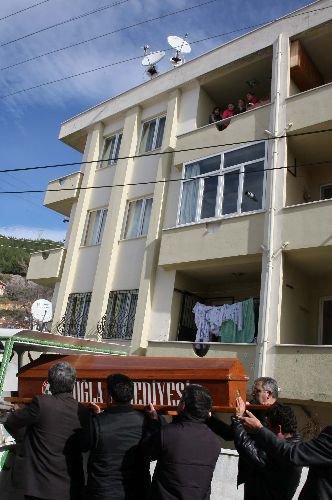 Oğlunun İflas Etmesine Dayanamadı