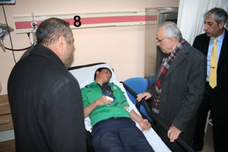 Öğrenci servisi ile TIR çarpıştı: 14 yaralı