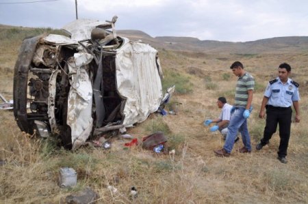 Öğrenci servisi takla attı: 1 ölü, 8 yaralı