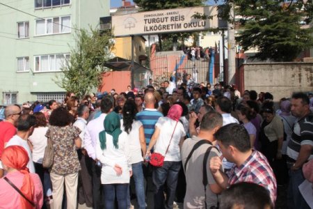 Öğrenci velileri, ders saatlerinin yeniden düzenlenmesi istiyor