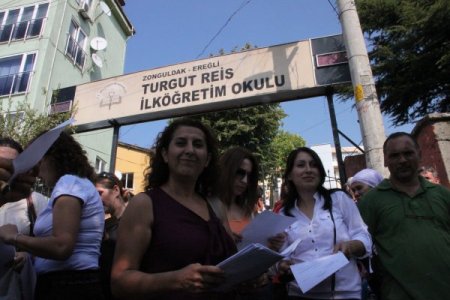 Öğrenci velileri, ders saatlerinin yeniden düzenlenmesi istiyor