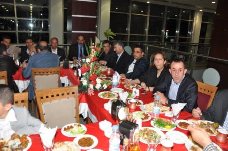 Öğrenci Velileri Ve Öğretmenler Dayanışma Yemeğinde Bir Araya Geldi