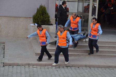 Öğrenci yurdunda deprem ve yangın tatbikatı