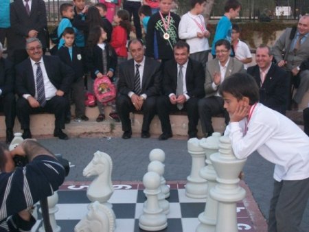 Öğrenciler, Bahçe Satrancı Turnuvası'nda ter döktü